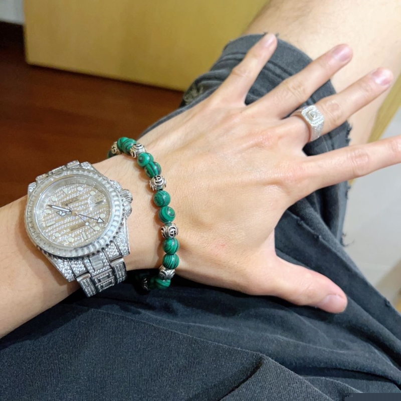 G*u*i bracelets